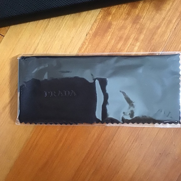Prada Glasses Case & Box and Eyeglass Cleaning Cloth New Unused - Picture 4 of 10